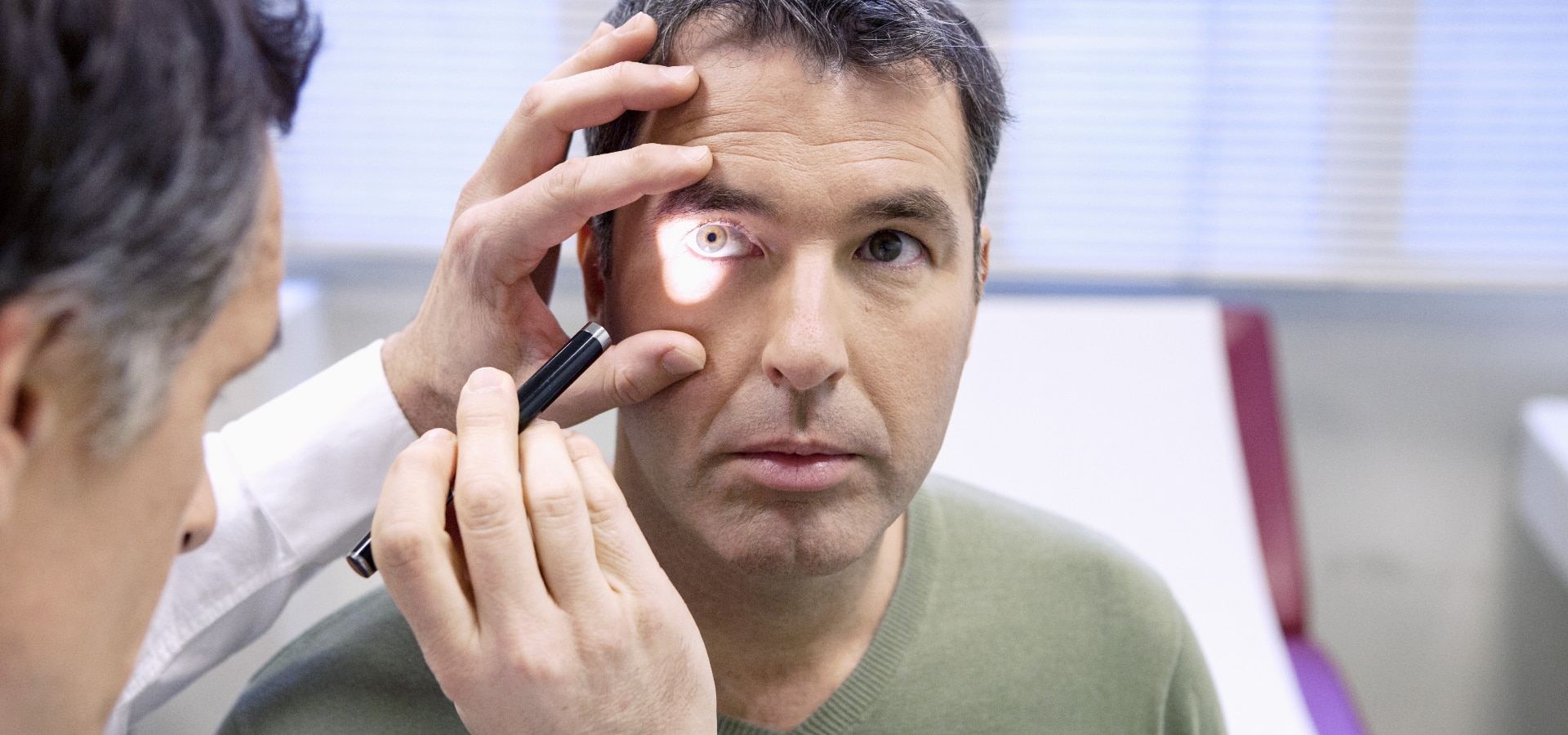 Los chequeos médicos ayudan a cuidar tu salud ocular.