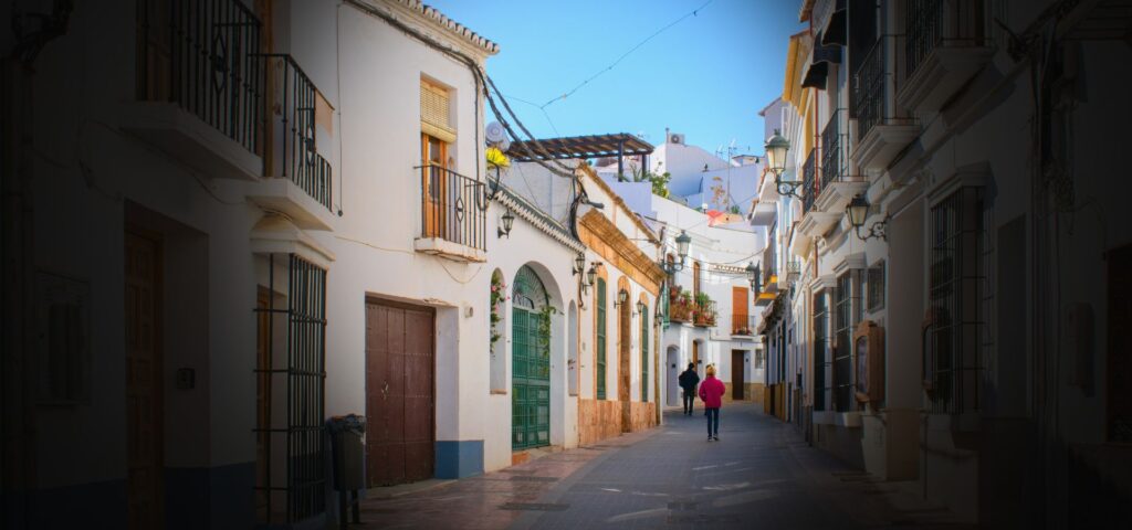 En este artículo conoceremos la retinitis pigmentaria: en qué consiste, sus causas, síntomas, cómo se diagnostica y los tratamientos que existen en la actualidad.