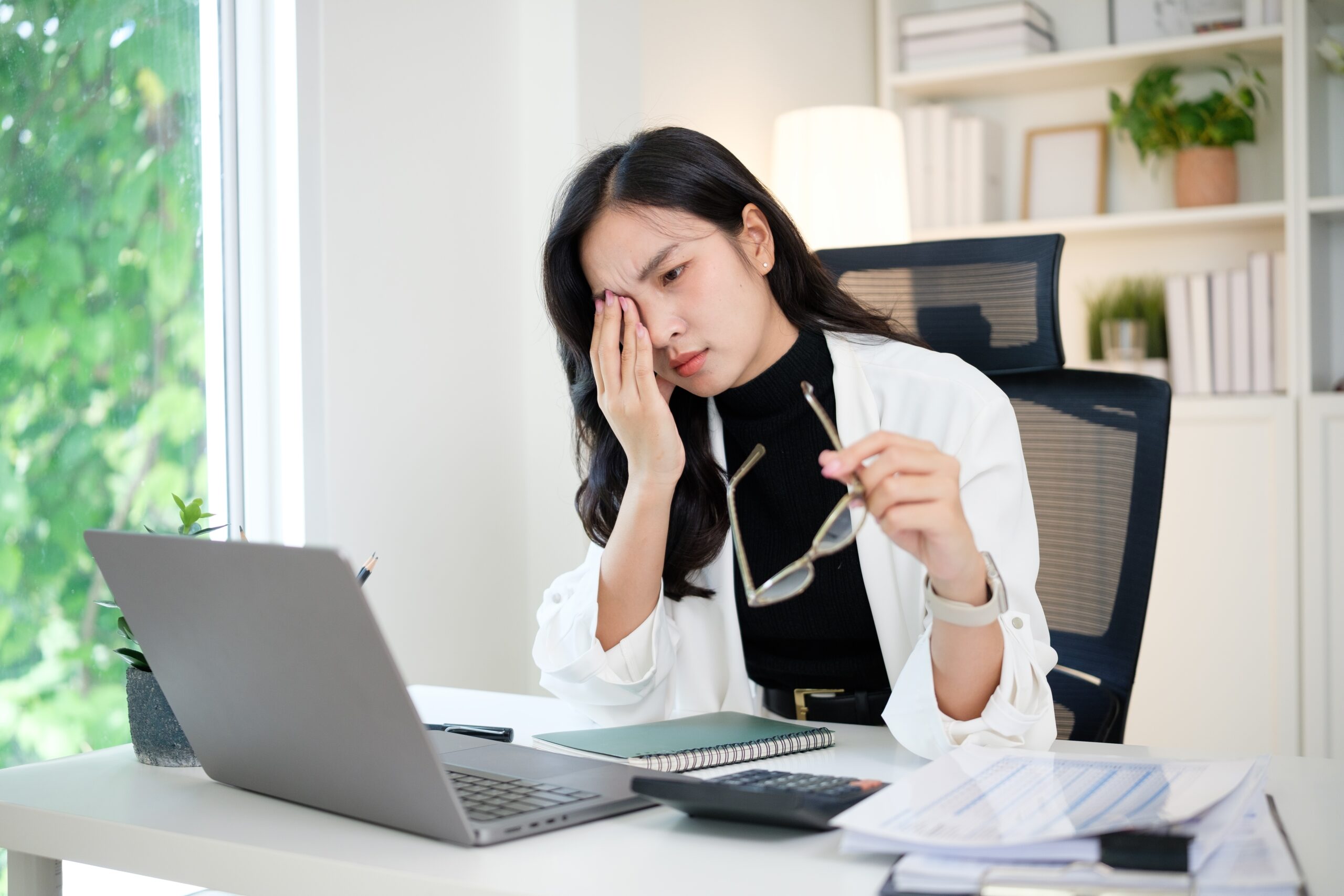 Frotarse los ojos: un hábito peligroso