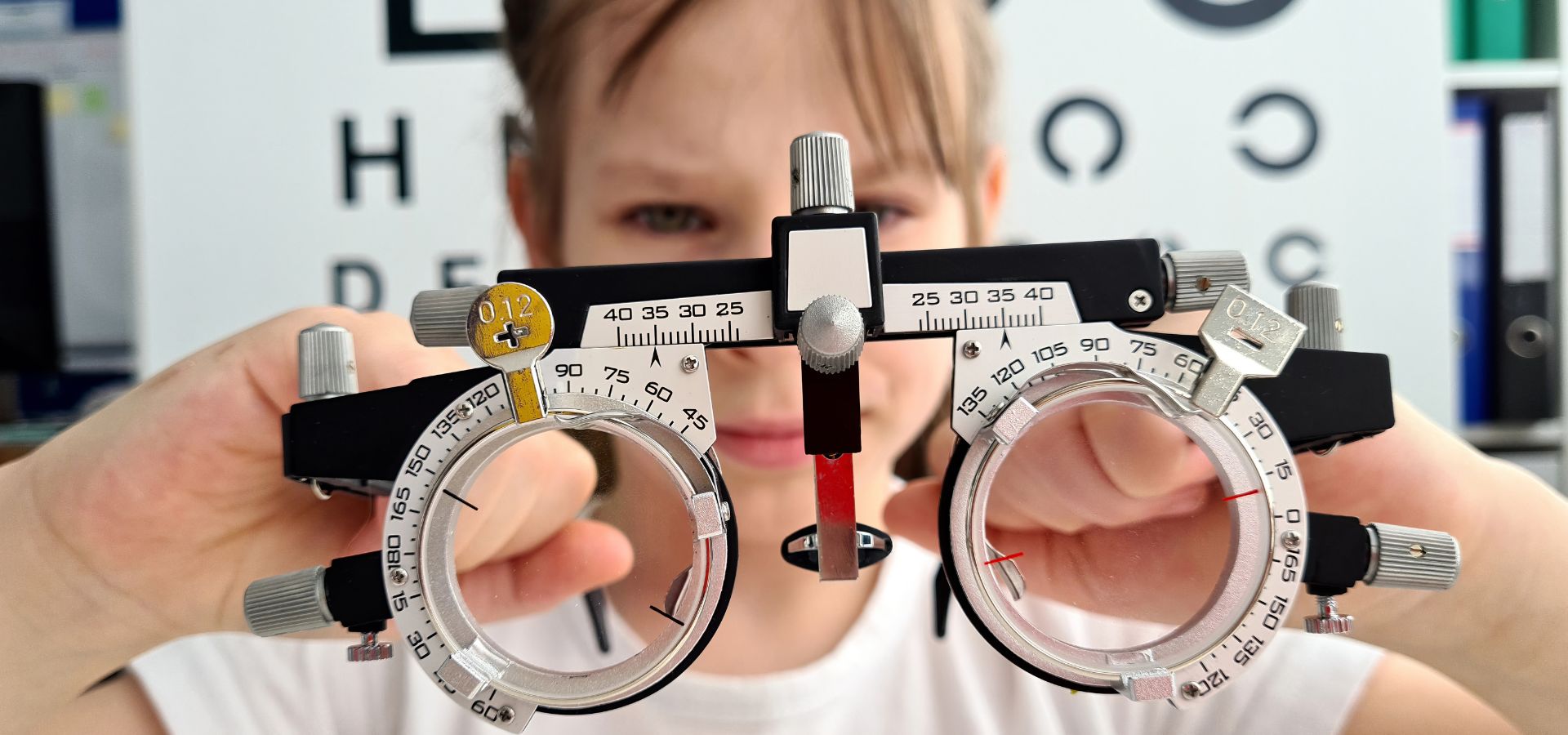 Entender la diferencia entre astigmatismo vs miopía te permitirá tomar la decisión correcta para recuperar tu visión.