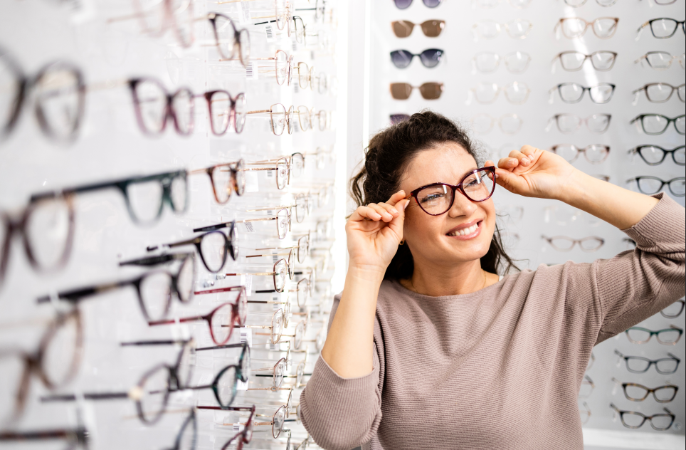 Lentes bifocales: conoce los tipos y descubre si te convienen más que los multifocales